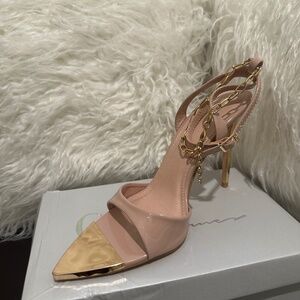 Nude Patent Pump